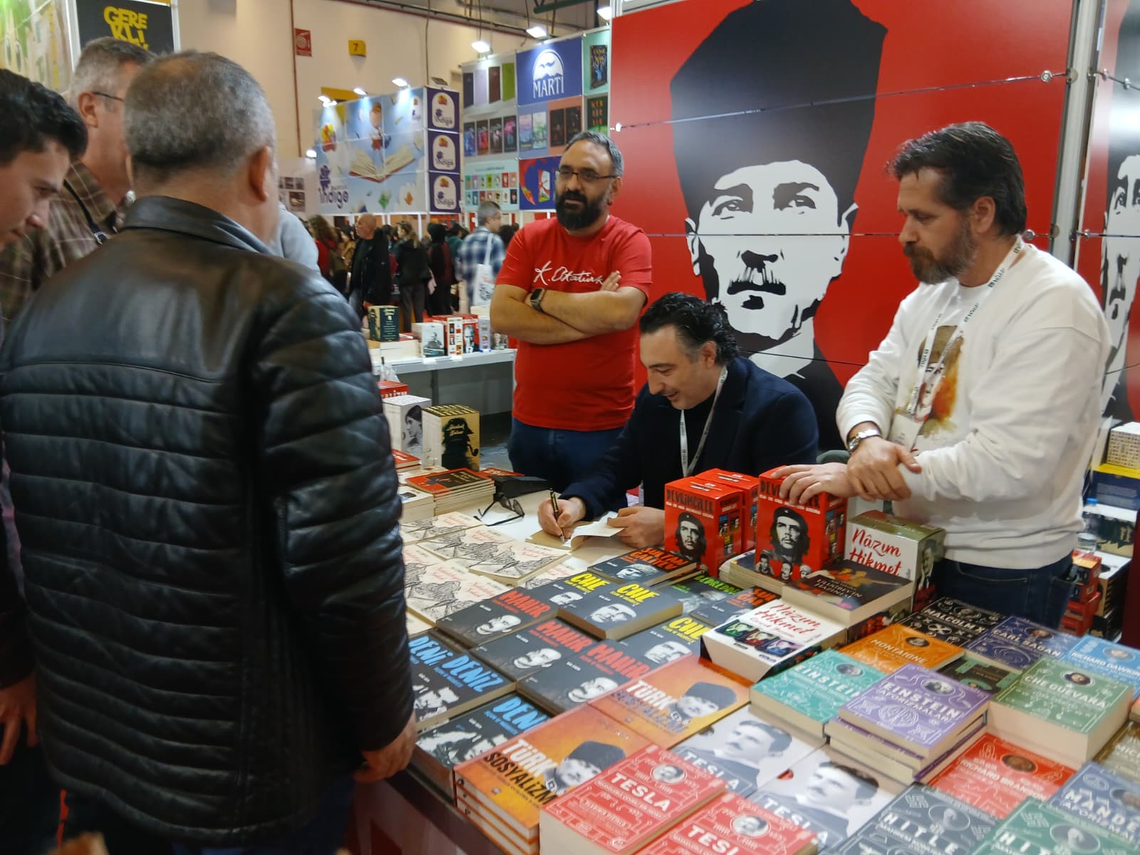 42. İstanbul Kitap Fuarı İmza Günü