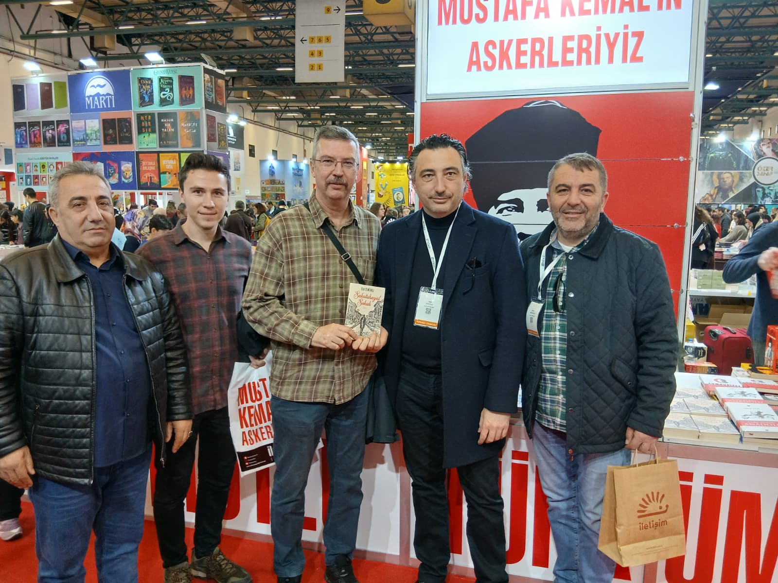 42. İstanbul Kitap Fuarı İmza Günü